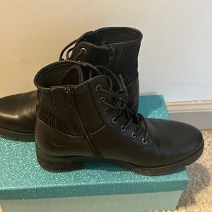 Combat boot